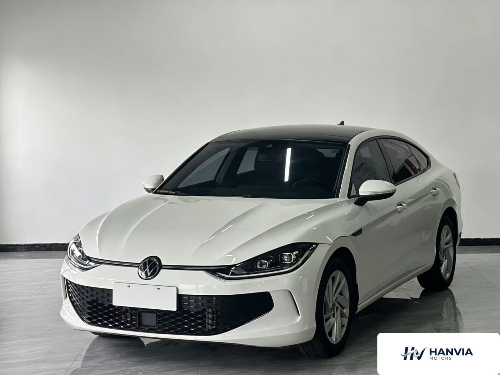 Used 2022 Volkswagen Lamando L, White — car for export from China