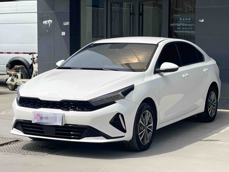 Used 2023 Kia K3, Pearl White — car for export from China
