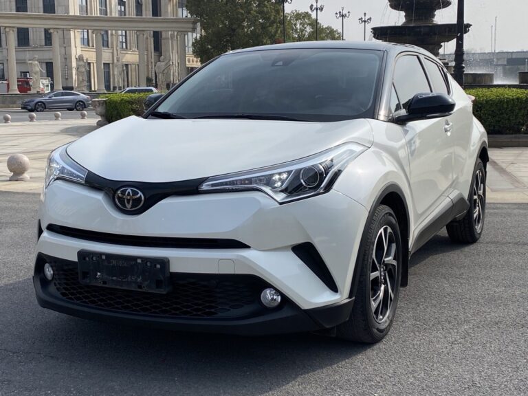 Used 2020 Toyota C-HR, Pearl White — car for export from China