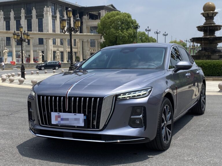 Used 2025 Hongqi H5, Alpine White — car for export from China